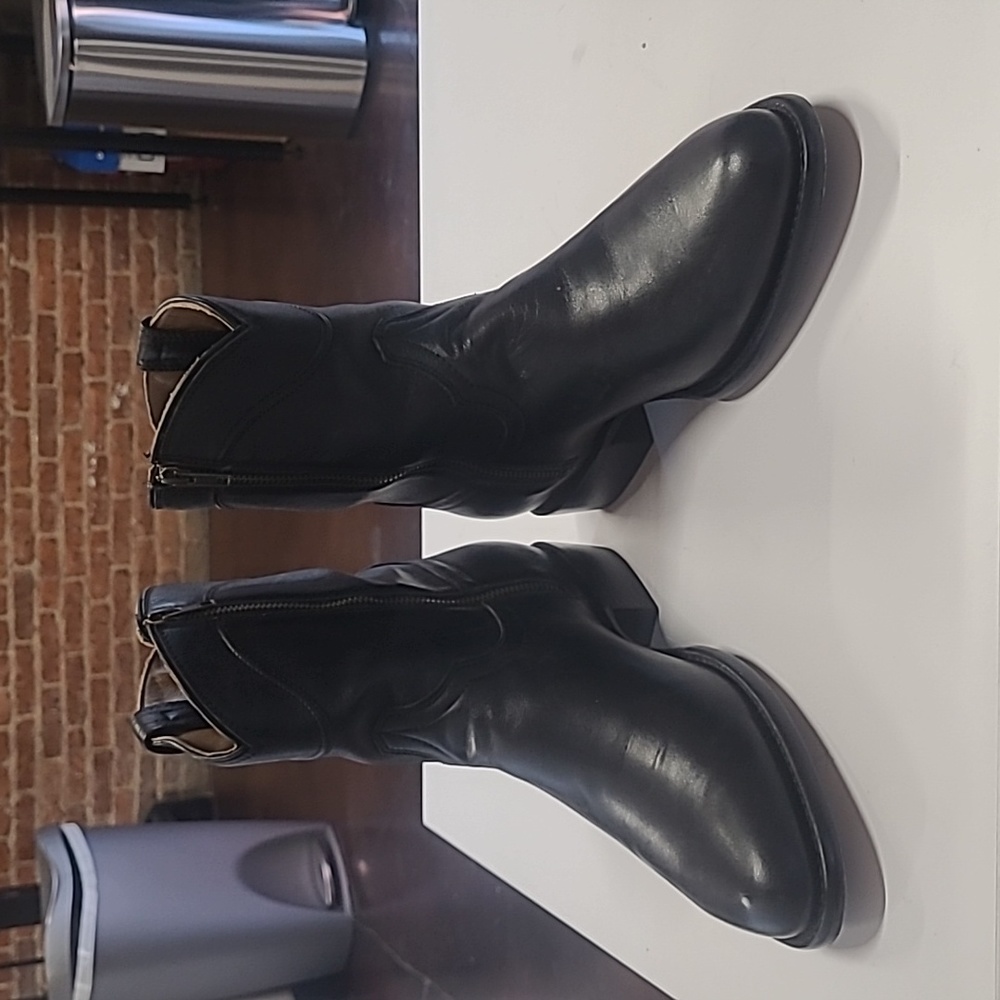 Tecovas Dean men's black calfskin cowboy boots. Size 9.5D. Lightly used.